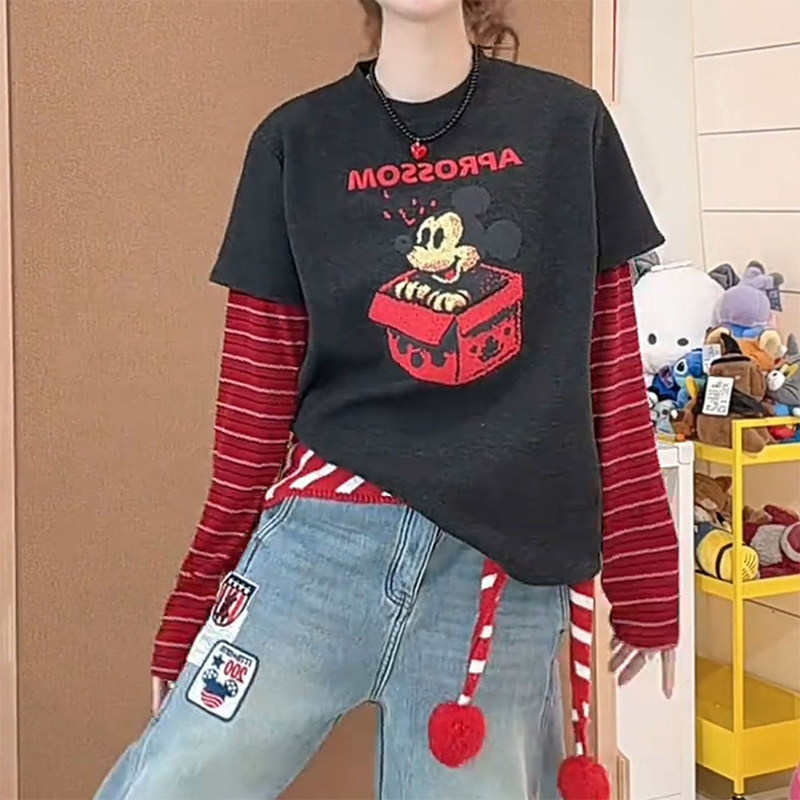 今年流行时尚高级卡通印花长袖T恤女2026春季新款小个子显瘦上衣
