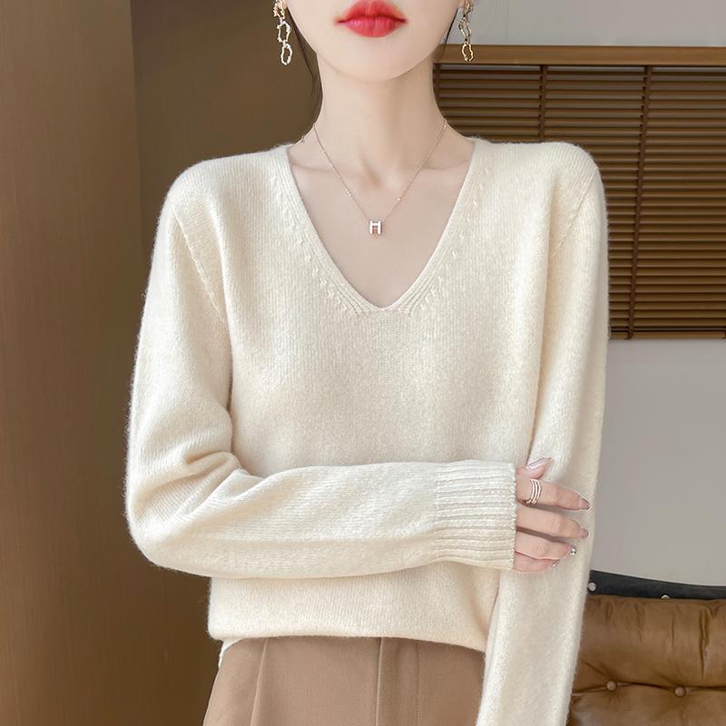 New Autumn and Winter Thickened V-Neck 100% Pure Wool Sweater for Women, Solid Color Pullover Knit Sweater, Loose Fit, Slimming Base Layer New Autumn and Winter Thickened V-Neck 100% Pure Wool Sweater for Women, Solid Color Pullover Knit Sweater, Loose Fit, Slimming Base Layer