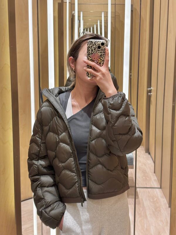 26 New Winter Lightweight down Jacket Korean Style Relaxed Wave Quilted Ultra-Light Warm down Jacket Stand Collar Jacket for Women