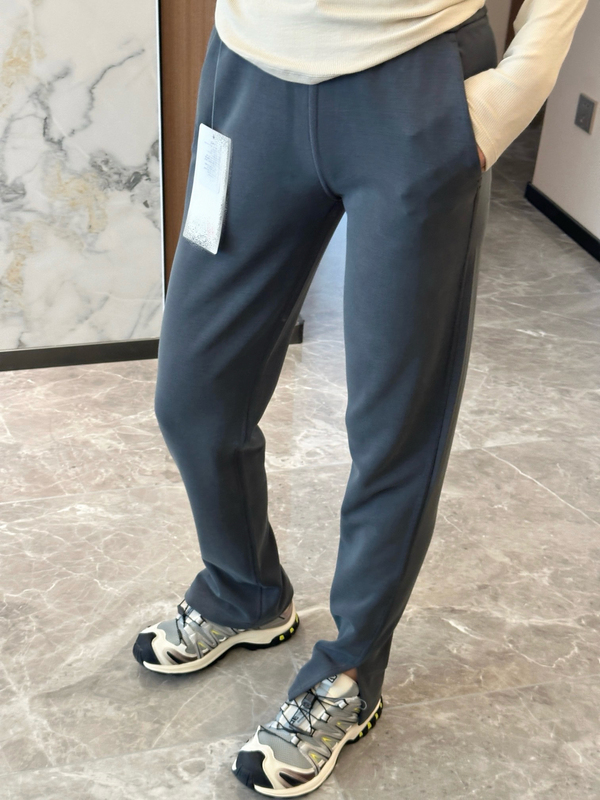 Soft High-Rise Pants, the Same Style, Are Very Comfortable to Wear, Make Legs Look Longer, Have a Small Straight-Leg Slit, Are Sporty and Casual, and Are Great Pants for Women