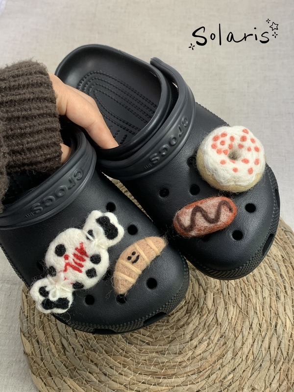 【Donut】Handmade Wool Felt Donut-Shaped Shoe Charms Compatible with Crocs 【Donut】Handmade Wool Felt Donut-Shaped Shoe Charms Compatible with Crocs