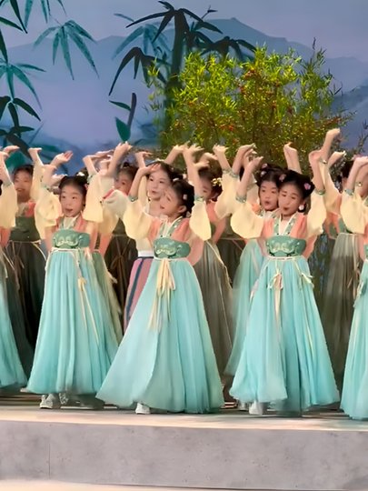 Ruan Langgui Early Summer Dance Costume Hanfu Performance Outfit Children's Classical Performance Han-Tang Dance Ancient Costume Ruqun Spring Mountain