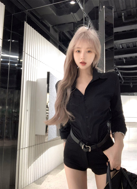 Loose and slim black long-sleeved temperament