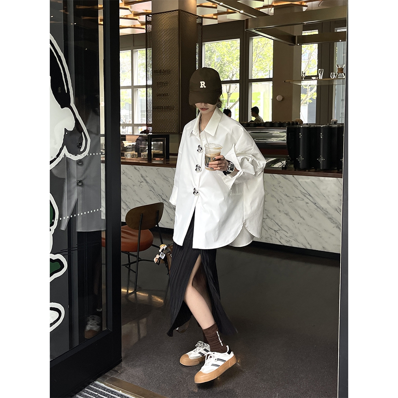 Freedmst Is Not Easy to Go Out of Style, Loose-Fitting, High-End, Heavy-Duty Metal Buckle, Pure White Long-Sleeved Shirt Top for Women Freedmst Is Not Easy to Go Out of Style, Loose-Fitting, High-End, Heavy-Duty Metal Buckle, Pure White Long-Sleeved Shirt Top for Women