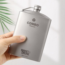 Pure titanium wine flask metal quality funnel wine glass set wine container gift box titanium square wine flask half catty