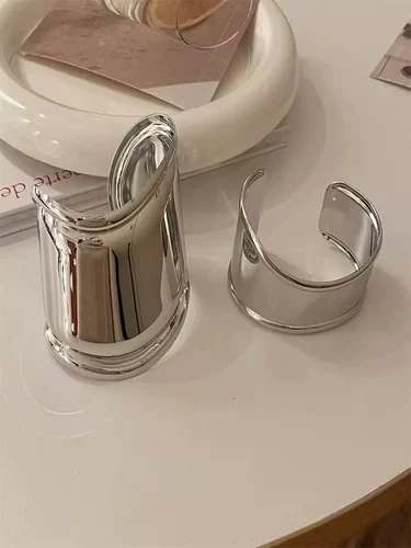 Нарукавная повязка, небольшое дизайнерское элитное металлическое ювелирное украшение, в стиле панк