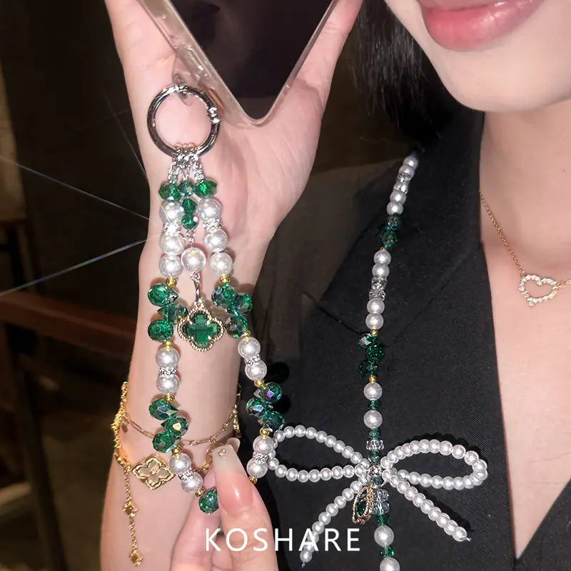 [Lucky]Summer High-End Light Luxury Style Crossbody Wrist Phone Case with Chain Lanyard Keychain, Sparkling Diamond High-End Chain, Light Luxury Fashion Trendy Anti-Drop Bracelet Wristband Long Chain for Women, Gift