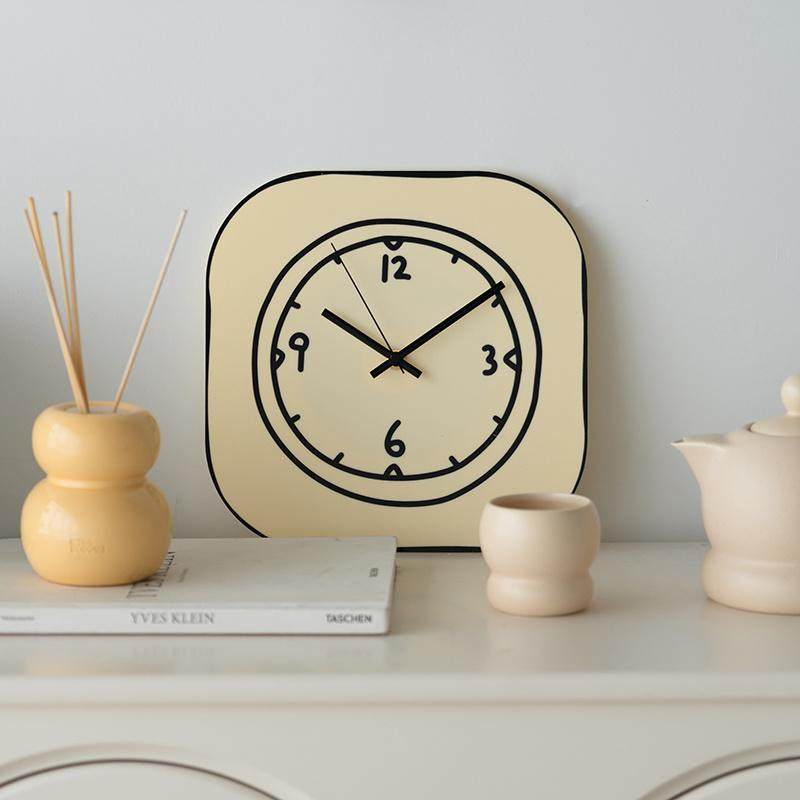 Cream-Colored Modern Minimalist Acrylic Clock, Wall-Mountable Design, Silent Clock for Living Room, Creative and Playful Desktop Ornament