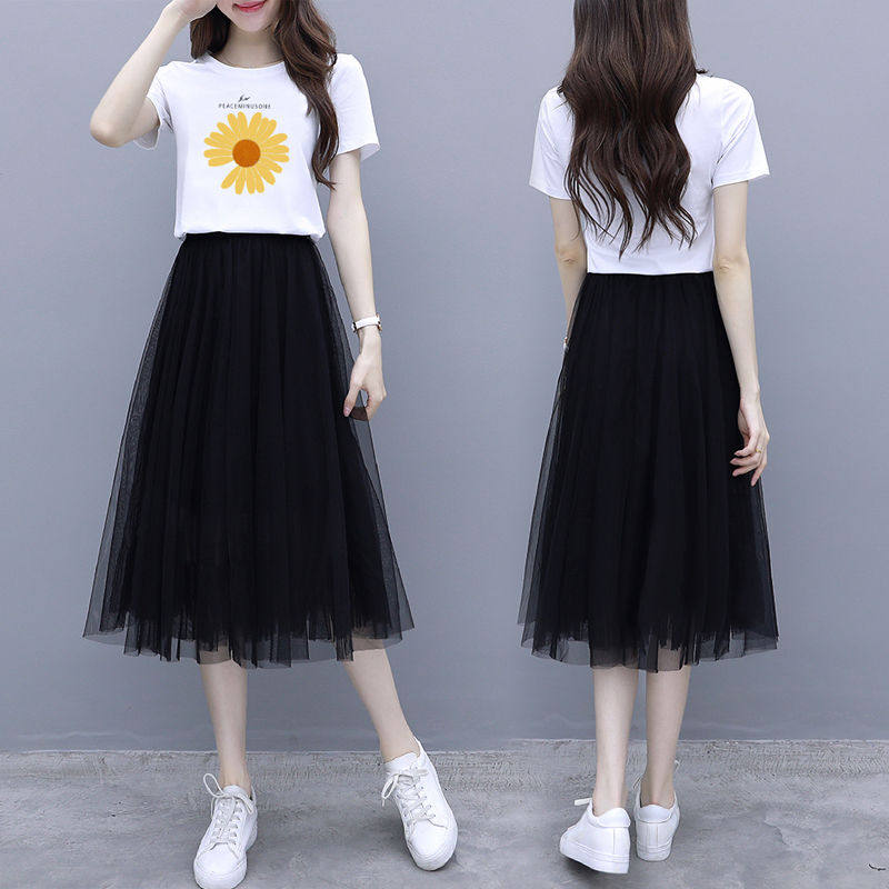 Daisy skirt dress female summer 2022 new T-shirt two-piece suit mesh skirt female student skirt
