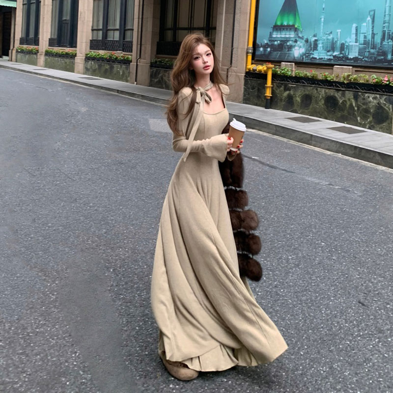 Корейское высококлассное трикотажное платье с квадратным вырезом, французский модный темперамент, длинная юбка, облегающая талию, зима 26