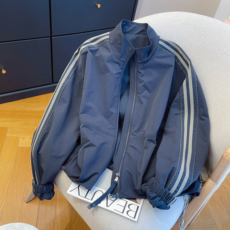 Very Stylish Korean Women's Jacket 2026 Autumn New Casual Style Stand Collar Zipper Trendy Striped Jacket Top Very Stylish Korean Women's Jacket 2026 Autumn New Casual Style Stand Collar Zipper Trendy Striped Jacket Top