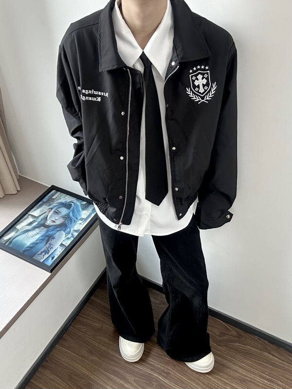 Yuanzw American Retro Badge Embroidery Printed Lapel Jacket with a Stylish Design, Short Zip-Up Jacket