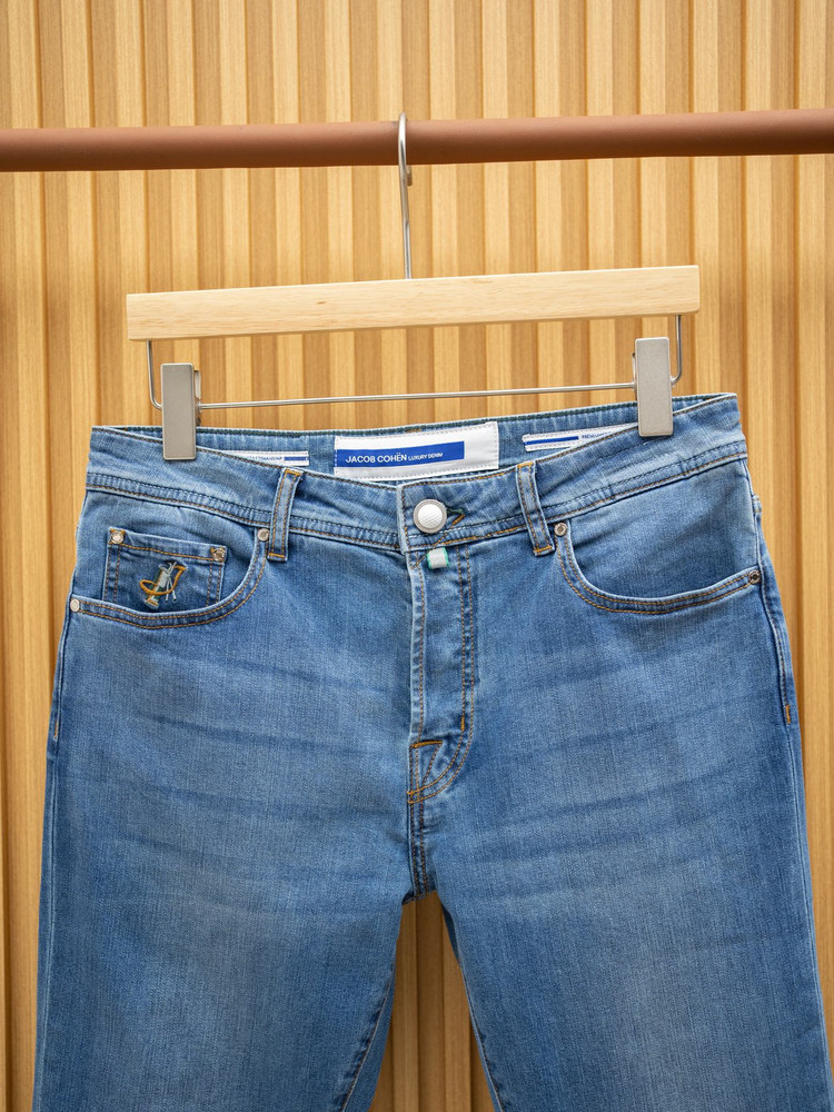 2025Jacobcohen高尔夫系列马毛品牌浅蓝色水洗男士合身小直筒牛仔裤 3
