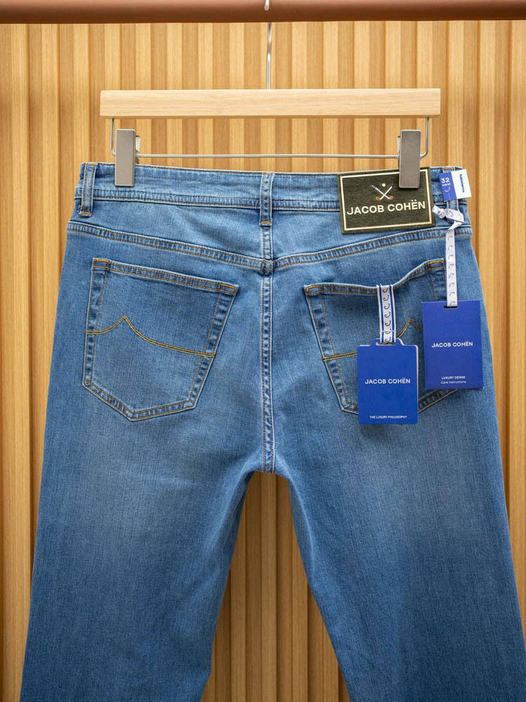 2025Jacobcohen高尔夫系列马毛品牌浅蓝色水洗男士合身小直筒牛仔裤 4