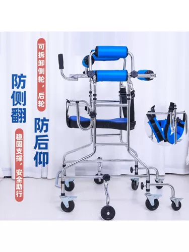 Пожилые люди ходят на вспомогательную станцию.