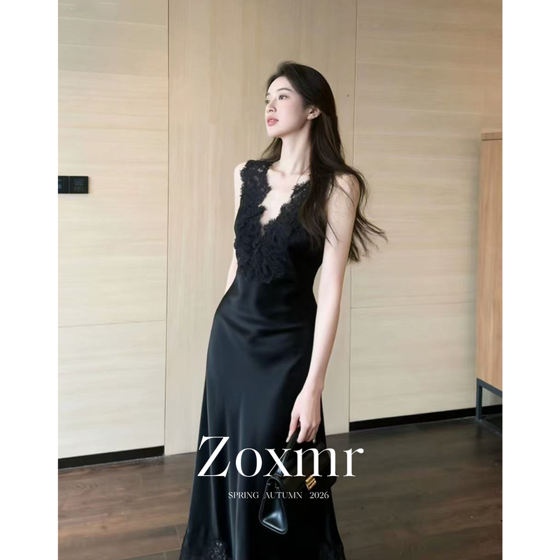 2026 Stunningly Beautiful and Unique Hepburn-Style Black Satin V-Neck Lace Patchwork Sleeveless Strap Dress