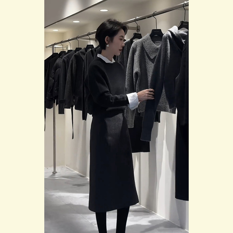 Autumn Outfits for Important Occasions: Beautiful Korean-Style Casual Black Knit Sweater and Skirt Set for Women Autumn Outfits for Important Occasions: Beautiful Korean-Style Casual Black Knit Sweater and Skirt Set for Women