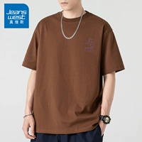 Маленькие пальцы, как темно -коричневые