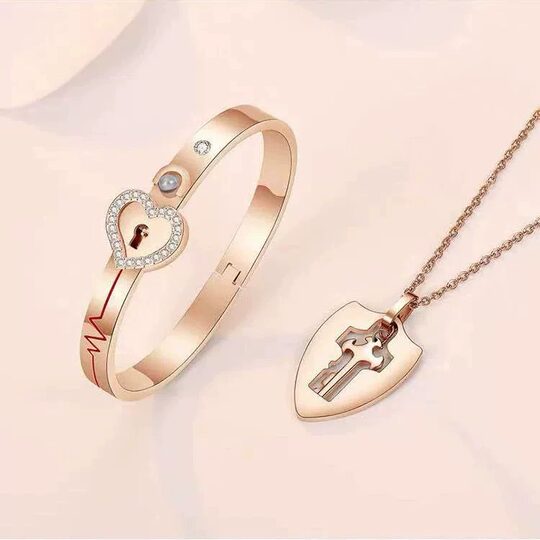 Couple Bracelets, Women's Necklaces, a Pair of Bracelets, Bracelets for Girlfriends, Engraved Gifts, Unbreakable Heart Lock