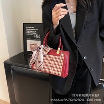 New style bag temperament handheld tote bag red bride wedding bag middle-aged mother’s atmospheric one-shoulder crossbody bag