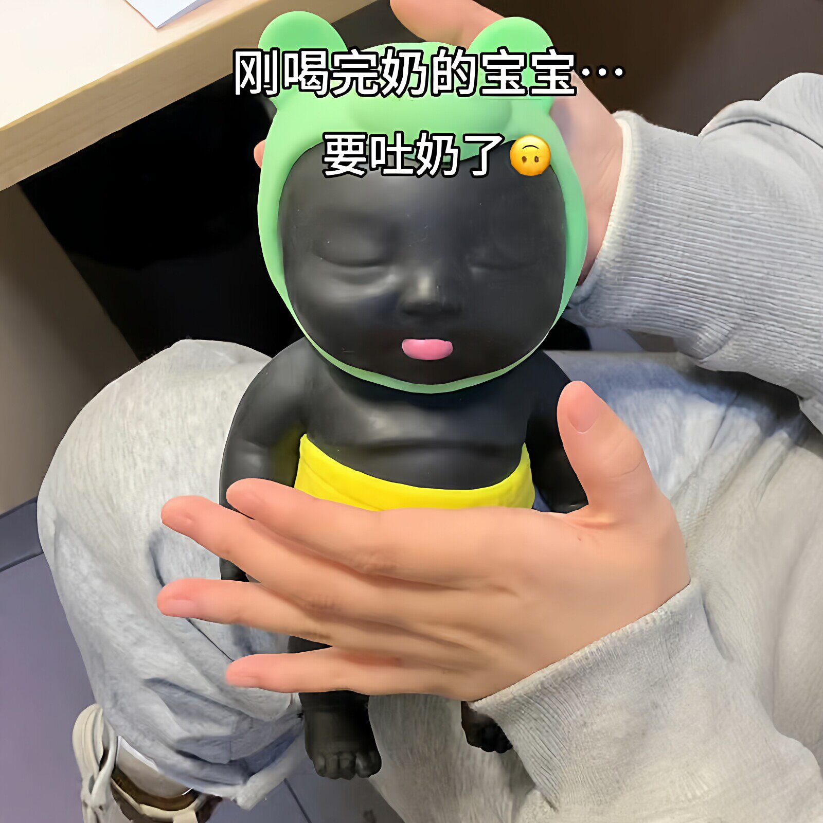 ナターシャ人形、柔らかい黒い人形、手持ちのストレス解消グッズ、面白い贈り物、ゆっくりと反発するおもちゃ、黒い人形の置物。