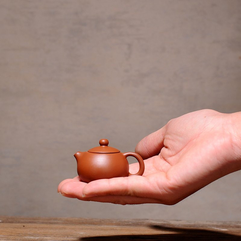 High-Quality Mini Qinquan Small Purple Clay Teapot, Personalized Tea Ornament, Tea Tray, Tea Ceremony Tea Set Accessories, Hand-Held Fingertip Teapot