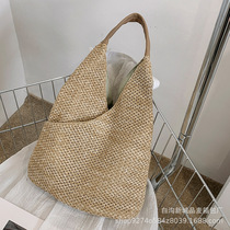New popular straw bag armpit large bag trendy beach woven bag stylish large capacity tote simple straw bag