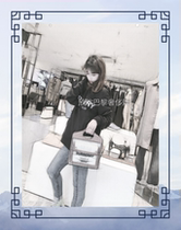 Suitable for taking pictures of womens printed canvas pocket bag logo graphic two-color canvas leather crossbody tote bag picture