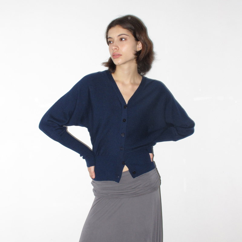 Mito De 16-Gauge High-Count Wool Blend Batwing Sleeve Short Casual V-Neck Roman Knit Cardigan Mito De 16-Gauge High-Count Wool Blend Batwing Sleeve Short Casual V-Neck Roman Knit Cardigan