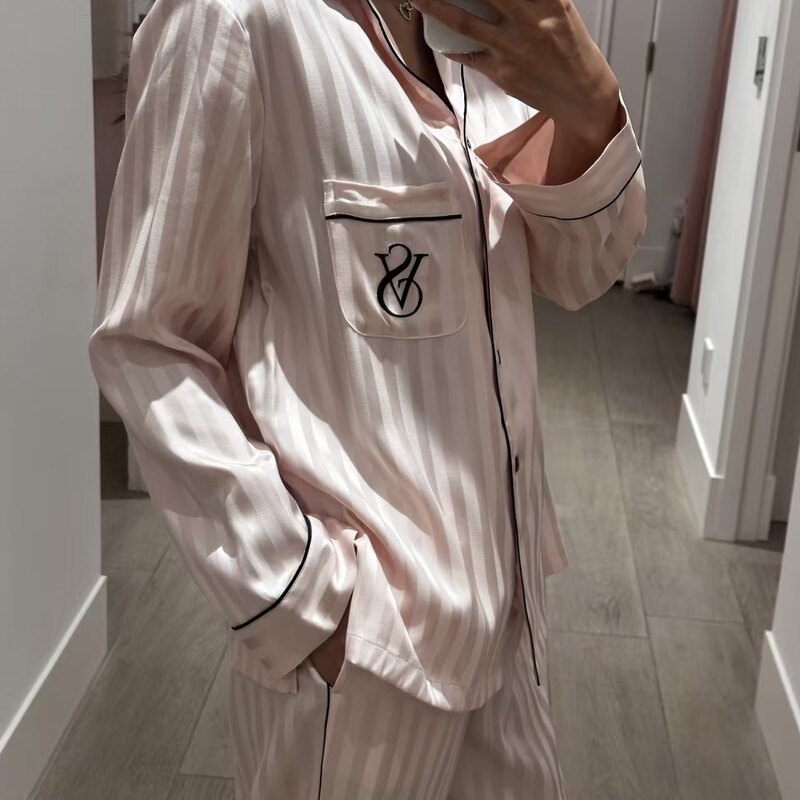 Today's Victoria's Secret Pajamas Are the Same Style as the Female Stars' Spring and Autumn Silk Moonlight Silk Striped Long-Sleeved Long Pants Home Wear Set