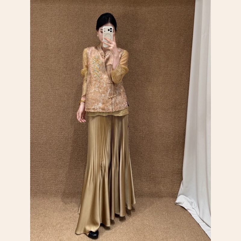 New Chinese-Style Embroidered Button Two-Piece Set for Women, Flowing Retro Style Three-Piece Suit, 2026 Autumn Women's New Fashion New Chinese-Style Embroidered Button Two-Piece Set for Women, Flowing Retro Style Three-Piece Suit, 2026 Autumn Women's New Fashion