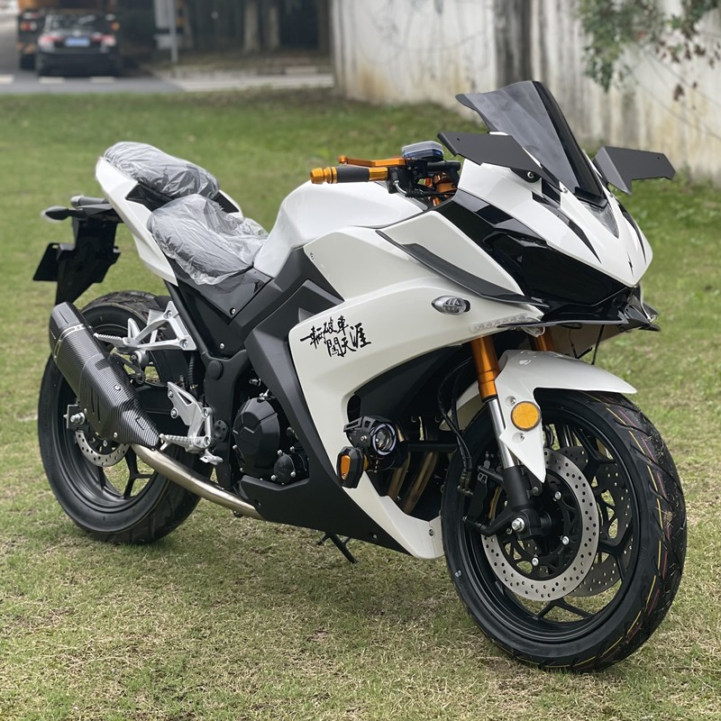 Мотоцикл Kawasaki Ninja R3 — спортивный взрослый байк, несколько цветовых вариантов, разрешён для регистрации