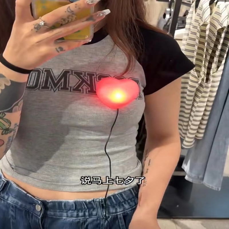 Heartbeat Light with Remote Control That Lights up Your Chest to Simulate Heartbeat, a Pendant for Valentine's Day Props