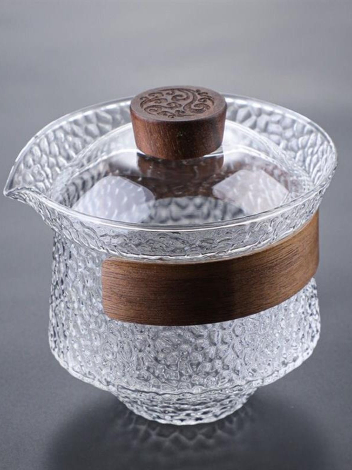 Heat-Resistant Glass Lidded Tea Cup for Home Use, Japanese-Style Creative Single-Piece Non-Hot Tea Brewing Bowl with Lid and Filter, Hand-Held Teapot