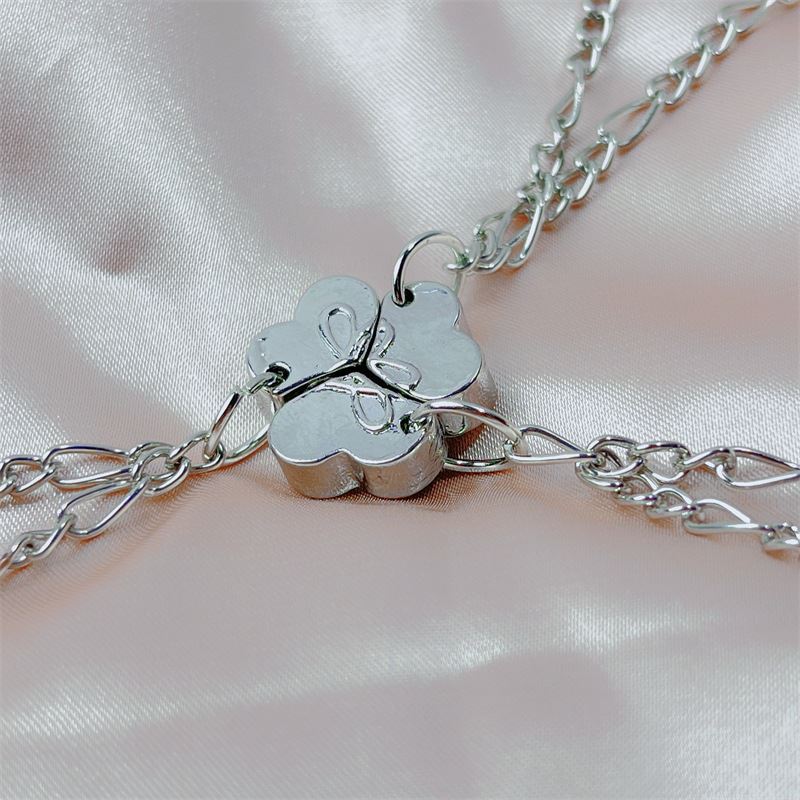 Three Best Friends Magnetic Bracelets, Four-Leaf Clover Niche Bracelets for Elementary School Students, Four-Person Magnetic Bracelets, Versatile Jewelry Three Best Friends Magnetic Bracelets, Four-Leaf Clover Niche Bracelets for Elementary School Students, Four-Person Magnetic Bracelets, Versatile Jewelry