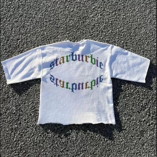 Круглый футболка с напечатанными зубами.