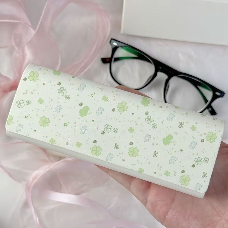 Korean Four-Leaf Clover Glasses Case, Magnetic, Portable, Pressure-Resistant, Durable Sunglasses Case, Large Frame Myopia Glasses Storage Box for Students Korean Four-Leaf Clover Glasses Case, Magnetic, Portable, Pressure-Resistant, Durable Sunglasses Case, Large Frame Myopia Glasses Storage Box for Students