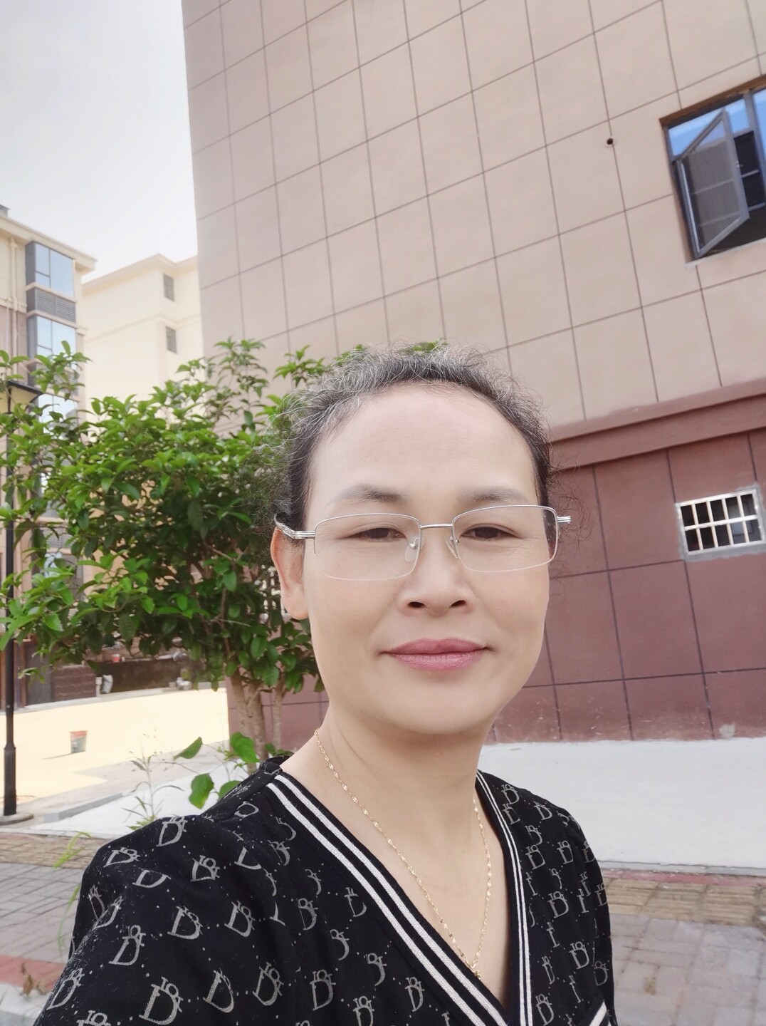 悦己衣包铺