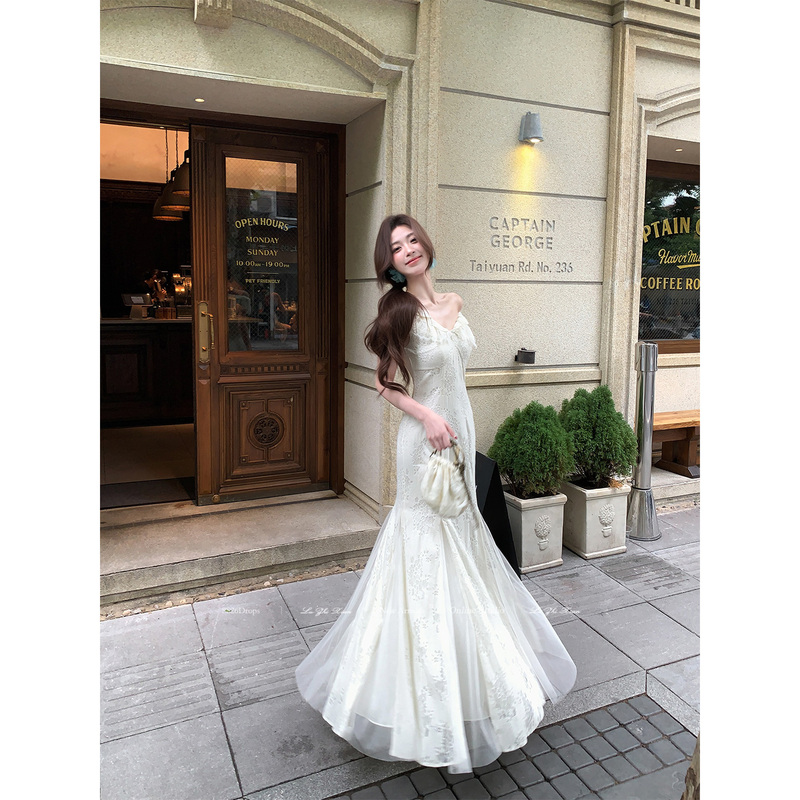 Liu Zhixian [Pure White Wedding] French-Style Water-Soluble Lace V-Neck Dress with a Graceful Waist-Cinching Fishtail Mesh Long Skirt