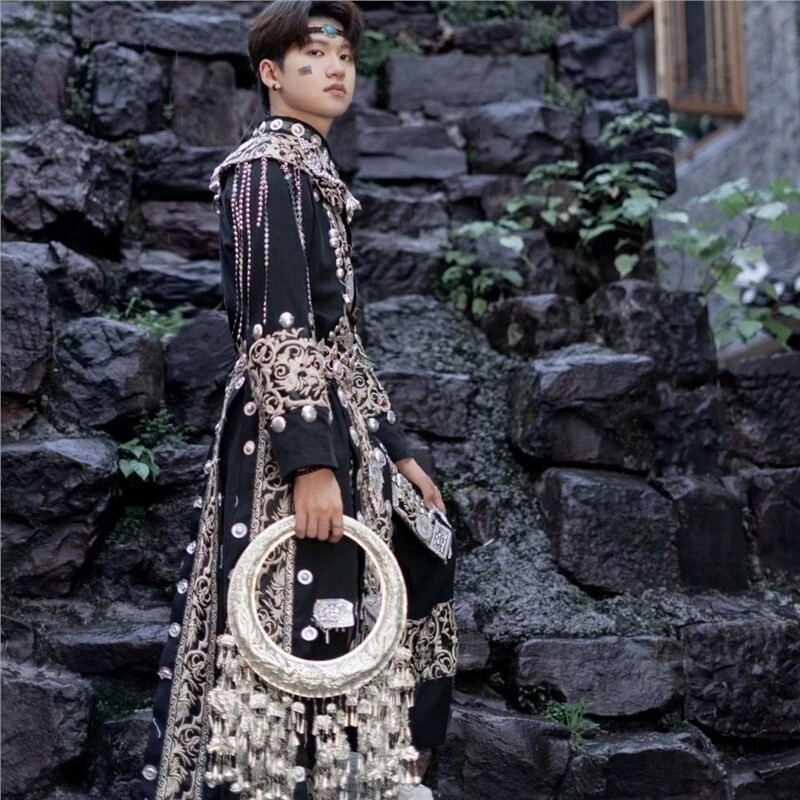 New Miao Ethnic Minority Clothing for Men, Yunnan Travel Photography, Miao Ethnic Minority Men's Clothing, Mid-Length 3-Piece Set New Miao Ethnic Minority Clothing for Men, Yunnan Travel Photography, Miao Ethnic Minority Men's Clothing, Mid-Length 3-Piece Set