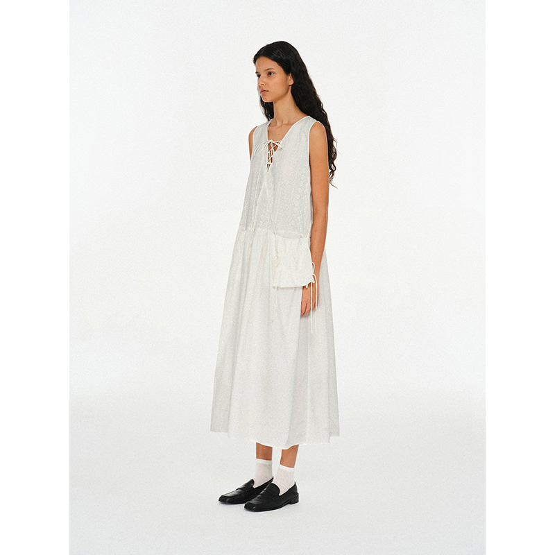 Flowersays: Purslane Luck Pure Cotton Lace-Up V-Neck Drawstring Embroidered Dress with a Free Crossbody Bag