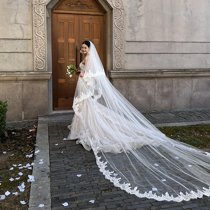 Bridal Veil, Long with a Large Train, High-End, Ethereal, Korean-Style, Simple, Vintage Lace Wedding Dress Design