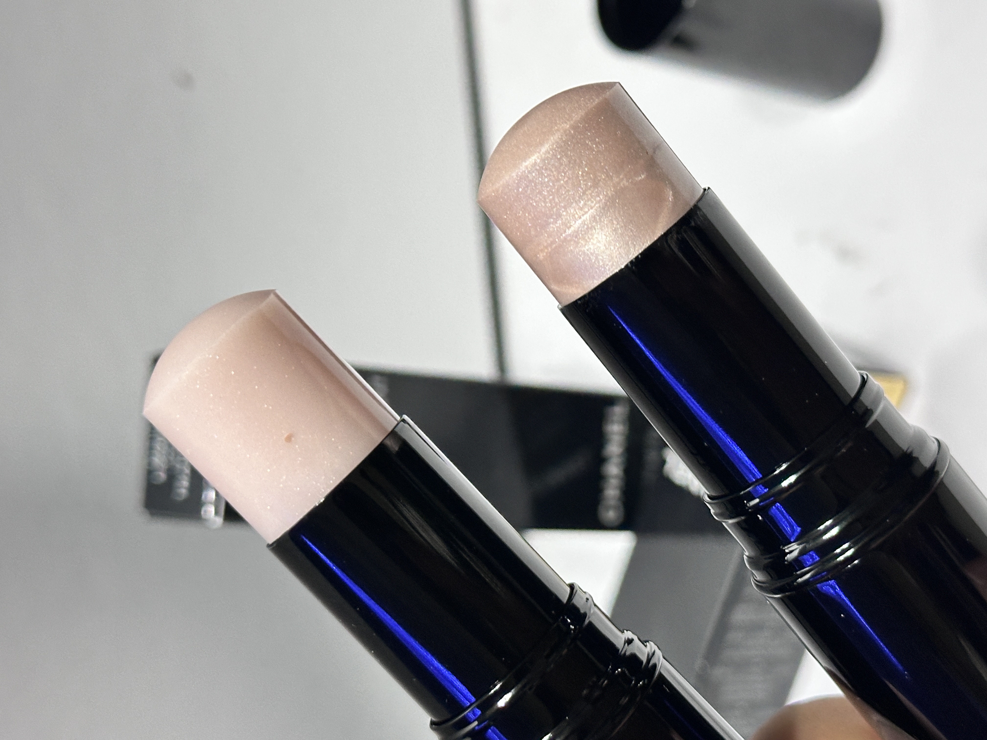 香奈儿修颜高光棒:点亮你的肌肤魅力