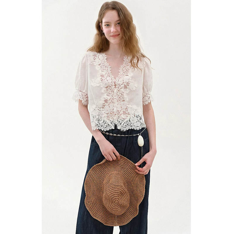 Fano French-Style Heavy Lace Patchwork Blouse for Women, 2026 Summer New V-Neck Puff Sleeve White Top