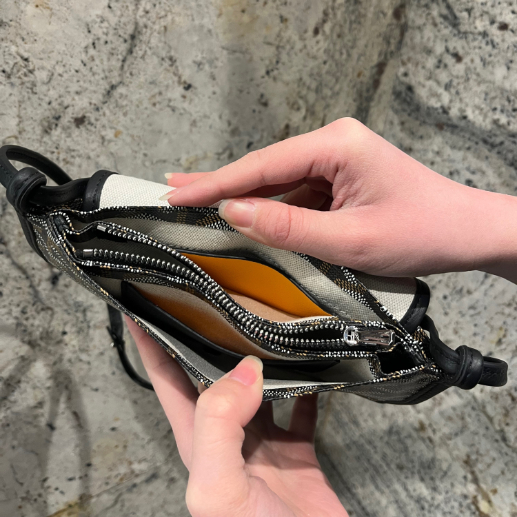 【Flip Bag】Casual and Versatile Envelope Bag, High-Quality Plumet, High Annual Usage Rate