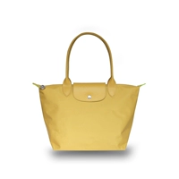 Ручка средней длины, зернисто-желтая.