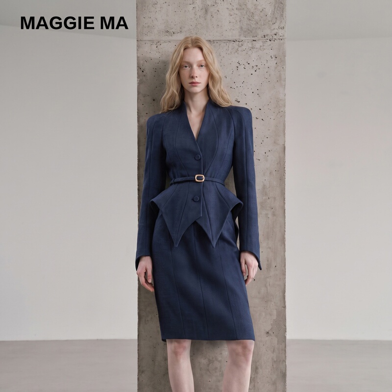 Maggie Ma | "Focus Blue" Early Autumn V-Neck Hem with Waist-Cinching Navy Blue Suit Skirt Commuting Set Maggie Ma | "Focus Blue" Early Autumn V-Neck Hem with Waist-Cinching Navy Blue Suit Skirt Commuting Set