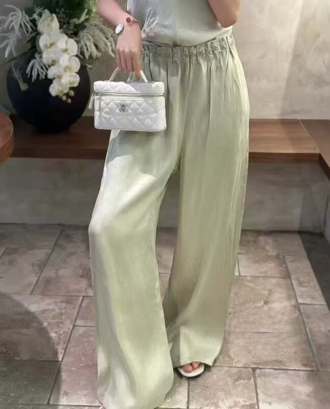 Elastic Waist Studded Straight-Leg Pants Made of Cupro Silk Elastic Waist Studded Straight-Leg Pants Made of Cupro Silk
