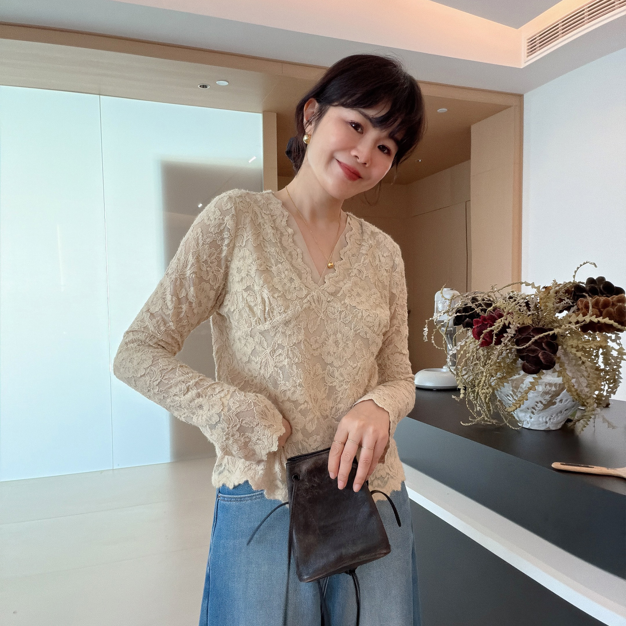 Осенне-зимняя кружевная приталенная рубашка с V-образным вырезом и длинными рукавами в западном стиле с внутренней и внешней одеждой