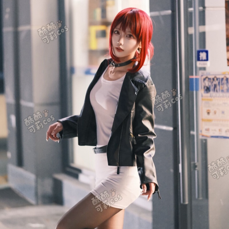 Miss Yamada's Cosplay Outfit: Two-Person Anime Cosplay Leather Jacket Set with Fog Spewing from the Back Door of the Supermarket